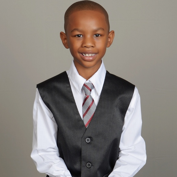 Meet your Posher, Agent Skylin Pyles - Picture 5 of 10